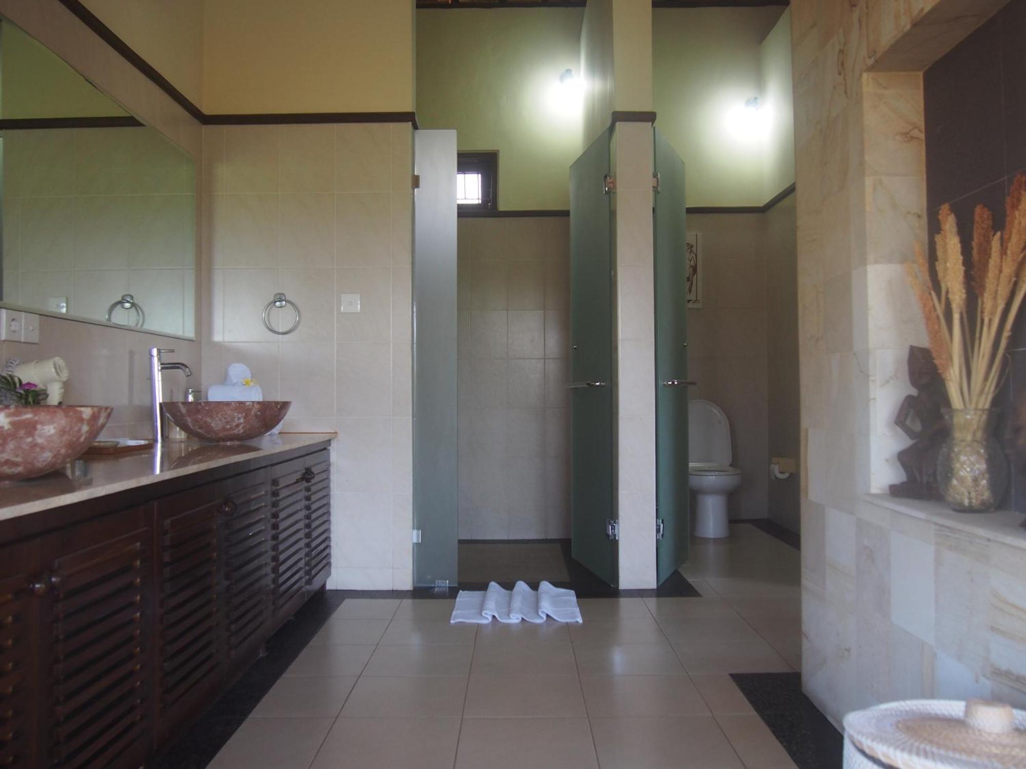 Villa Omah Semar ทูลัมเบน ภายนอก รูปภาพ