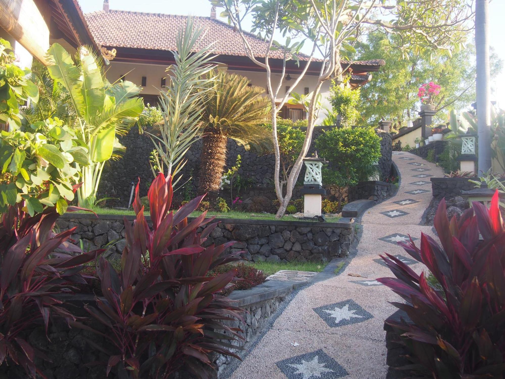 Villa Omah Semar ทูลัมเบน ภายนอก รูปภาพ