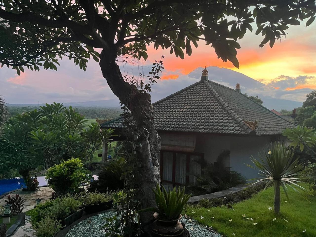 Villa Omah Semar ทูลัมเบน ภายนอก รูปภาพ